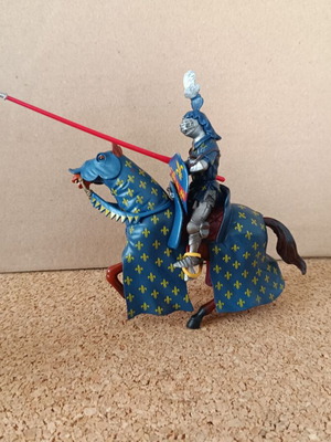 Collectible plastic knights set of 2 new