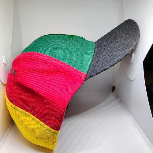 Snapback hat Rasta Reggae with embroidered leaf like new
