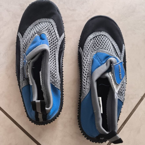 Aqua Shoes children's water shoes like new, size 28-29