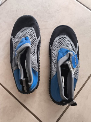 Aqua Shoes children's water shoes like new, size 28-29