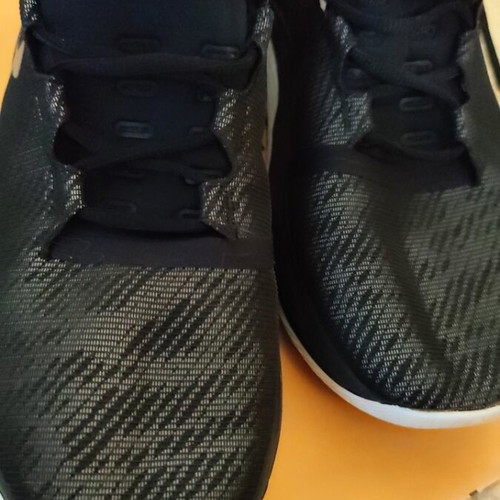 Under Armour black athletic shoes size 45.5 like new