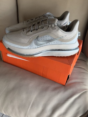 Nike Air Pegasus Premium sneakers brand new, size 44, grey beige