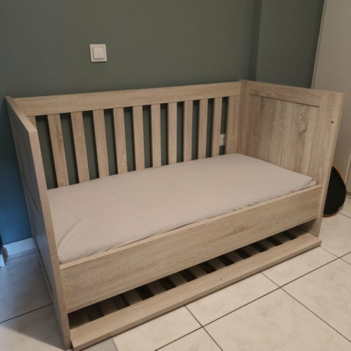 Wooden cot convertible to 70x140 bed with cocomat mattress