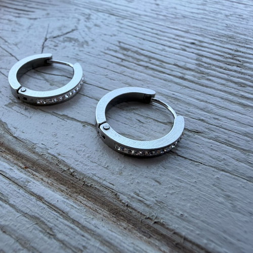 Steel earrings like new, silver color