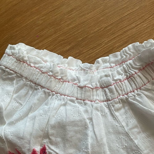 Benetton girls' t-shirt like new, white with colorful embroidery