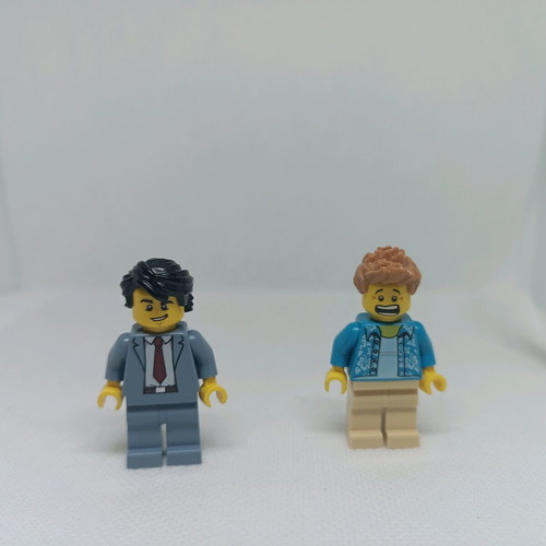 Lego figures 2 pieces like new, journalist and cameraman