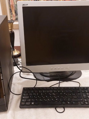 HP Compaq desktop set like new with Acer monitor, keyboard and mouse