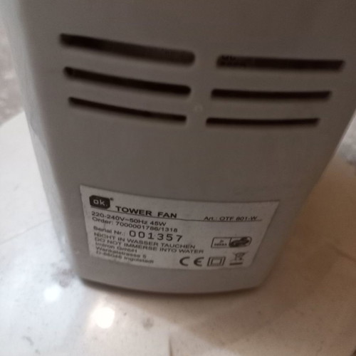 Towe fan tower used, with speed settings and oscillation