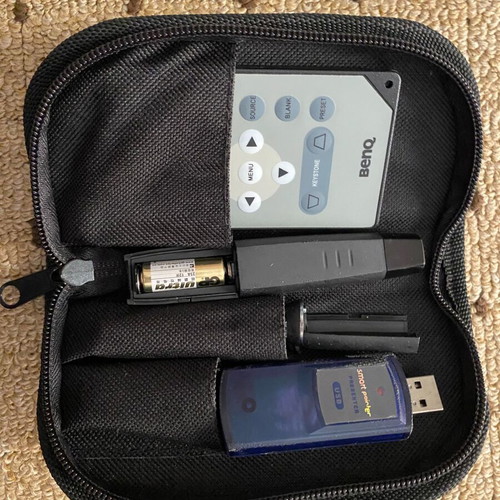 BenQ PB6115 DLP projector with carrying case and screen