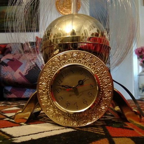 Collectible clock like new with lighting and rotating solinas