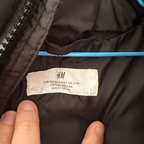 Gilet H&M black water-repellent like new, size 2-4 years