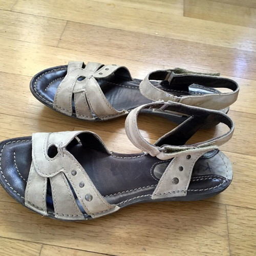 Khrio leather beige sandals, comfortable with soft sole, size 39