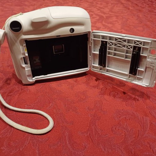 Fujifilm Instax Mini 11 camera new, white with film