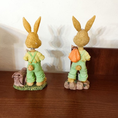 Decorative rabbit set like new with spring