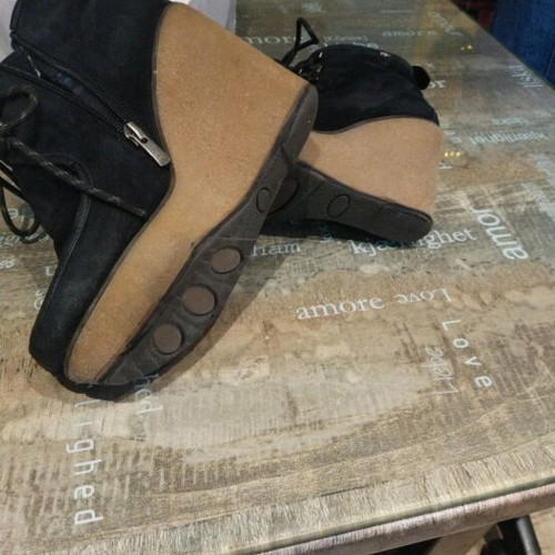 Women's black ankle boots like new, suede with fur lining