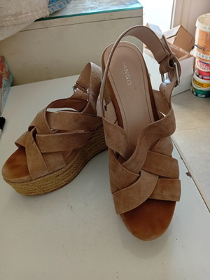 Mango platform sandals size 40 like new beige