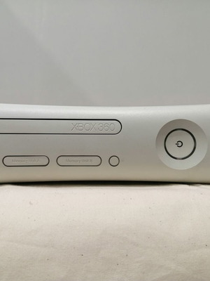 Xbox 360 μεταχειρισμένο με 3 χειριστήρια, 5 παιχνίδια, Kinect extension και σκληρό δίσκο