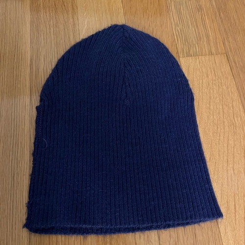 Knitted hat like new, size M, blue