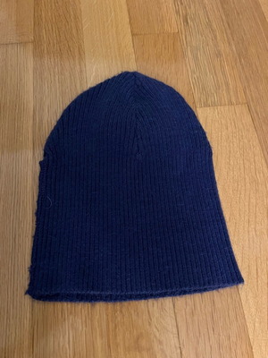 Knitted hat like new, size M, blue
