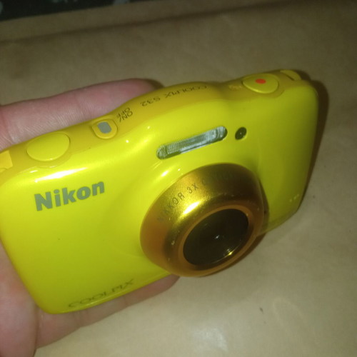 Nikon COOLPIX S32 camera for repair or parts, used