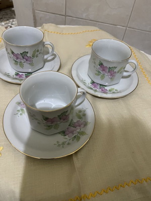 Lisheng China set of 3 plates and cups like new with floral design