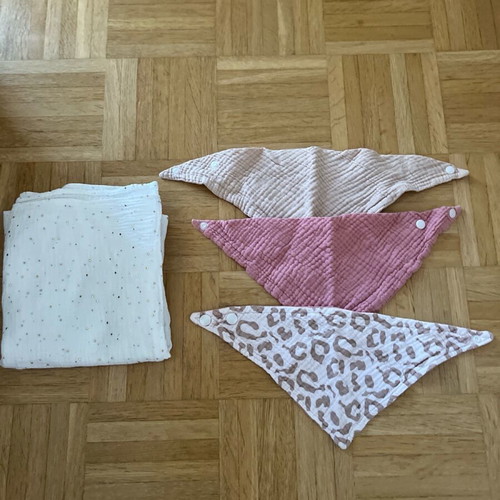 Bib and muslin cloth