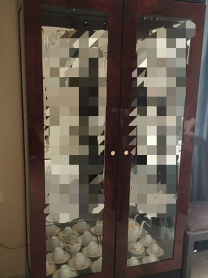 Showcase with glass doors like new, quality wood