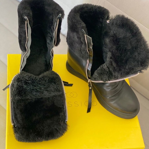 Classico leather fur boots like new, size 38, black
