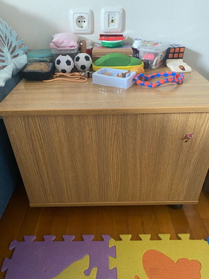 Nightstand chest like new with wheels