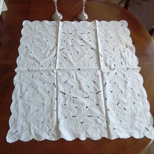 Vintage tablecloth 80x78 cm with Richelieu cutwork and floral relief embroidery