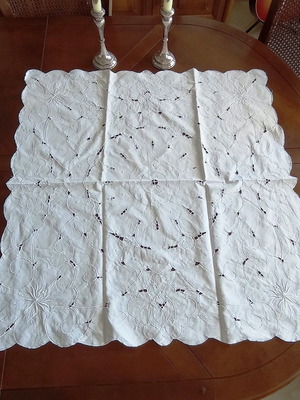 Vintage tablecloth 80x78 cm with Richelieu cutwork and floral relief embroidery