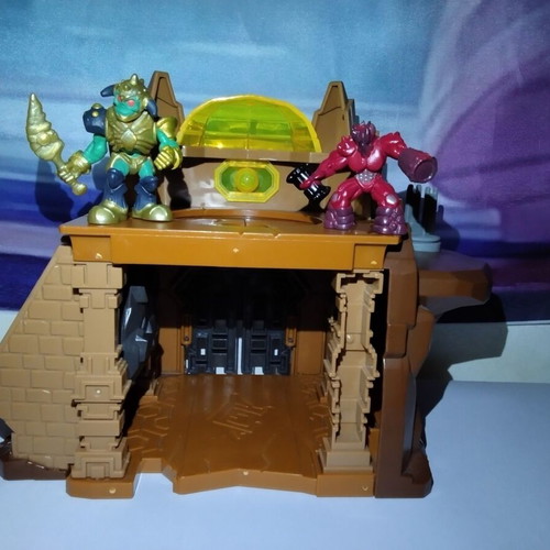 Gormiti Castle Playset with 2 Figures used, Giochi Preziosi
