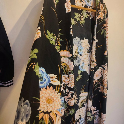 Floral kimono like new, size M-L