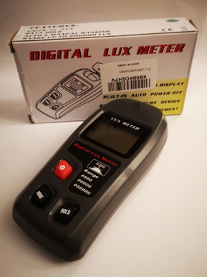 LCD Digital Display Handheld Light Lux Meter Tester нов