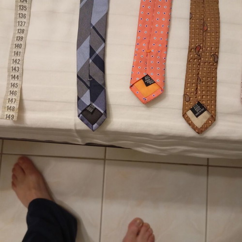 Set of 4 thin branded ties 7-8cm width like new, silk