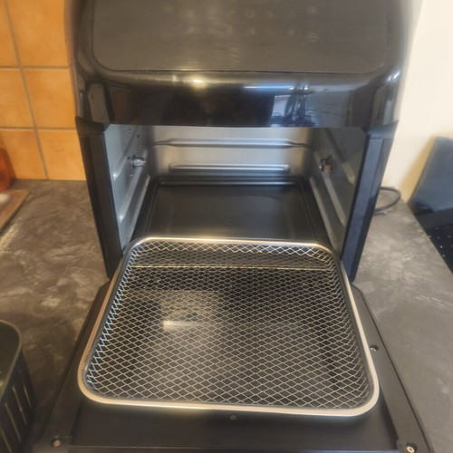 Air fryer like new, IZZY 12Lt 6in1 1800W