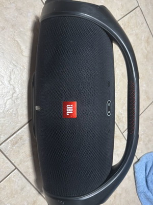 JBL Boombox 2 portable speaker like new