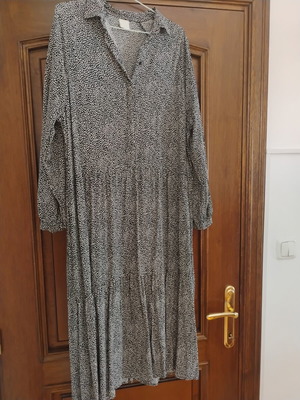 H and M dress like new, black and white, size medium