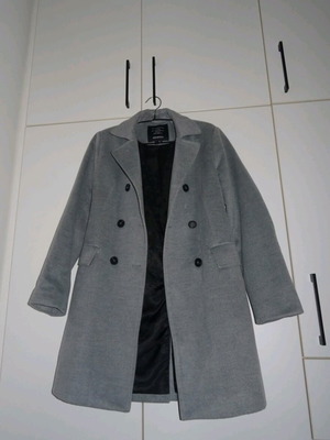 Attrativo γκρι παλτό καινούργιο, μέγεθος Small με μαύρη επένδυση