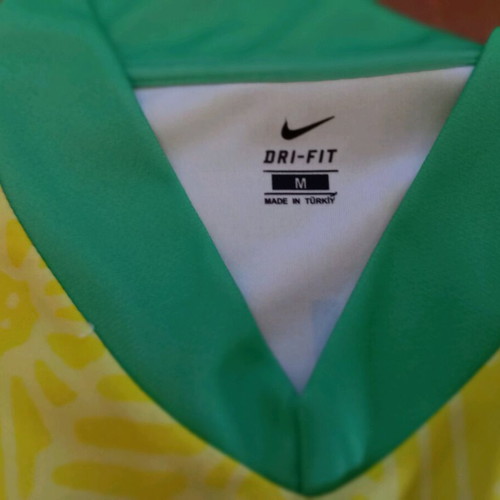 Brazil National Team Vinicius Jersey Medium like new official replica 2024