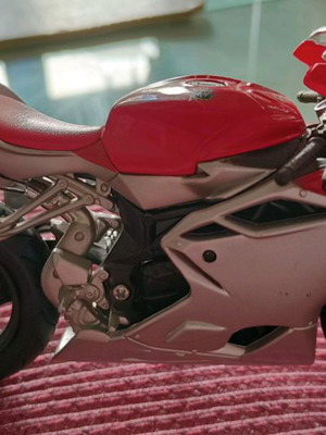 Μινιατούρα Mv Agusta F4rr 1000 μεταχειρισμένη σε κλίμακα 1/12