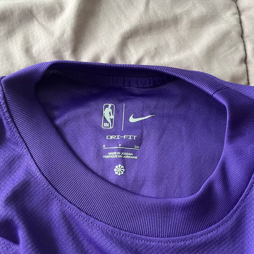 Sacramento Kings Nike T shirt like new, unisex, size S, purple