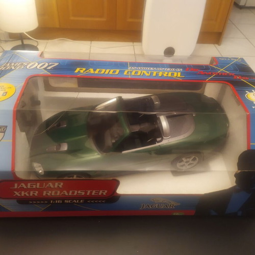 Collectible Jaguar XKR Roadster James Bond 007 car like new
