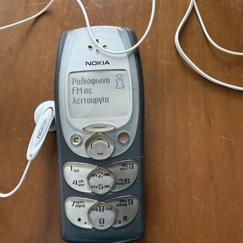 Nokia 2300 mobile phone with charger and headphones