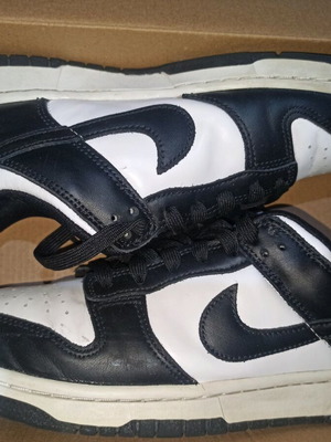Nike dunks panda sneakers used, size 43, with visible marks