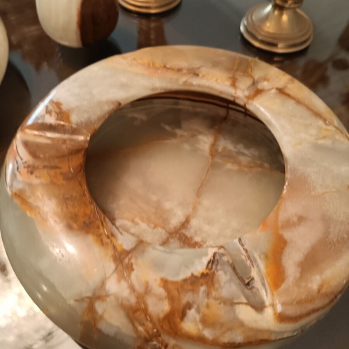 Alabaster Onyx Decorative Items and Ashtrays like new