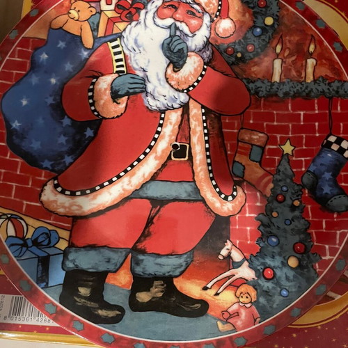 Christmas platters set new with festive design