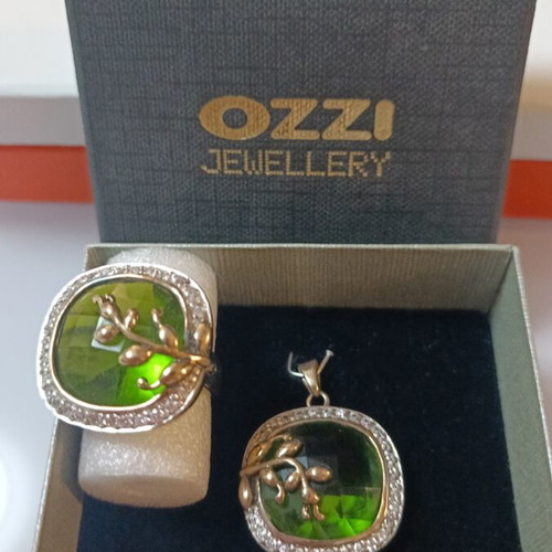 Ozze pendant and ring set like new with green peridot and silver 925