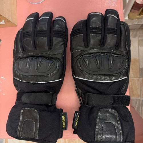 Kevlar motorcycle gloves with Thinsulate lining, new