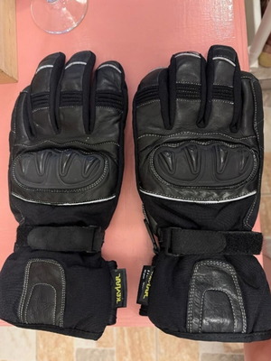 Kevlar motorcycle gloves with Thinsulate lining, new